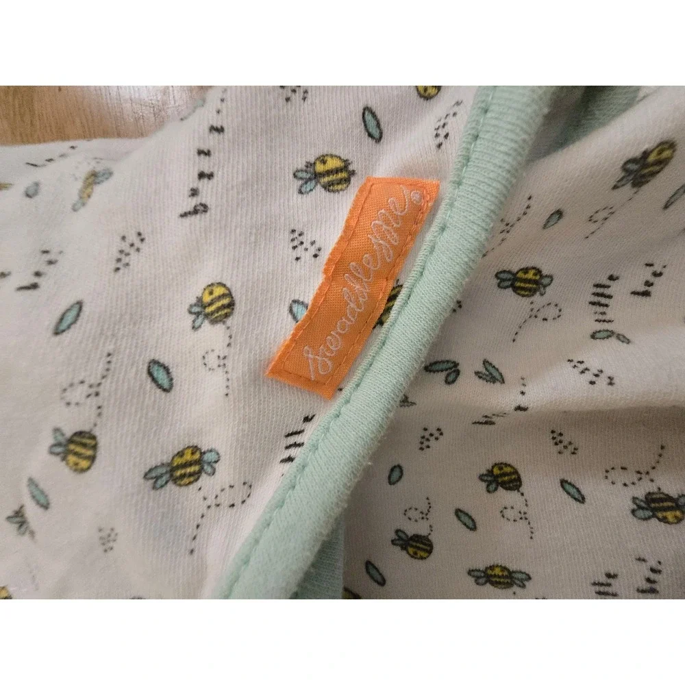 SwaddleMe Baby Swaddle Wrap White Bumble Bee Print Cotton Size SM/MED Zip Bottom